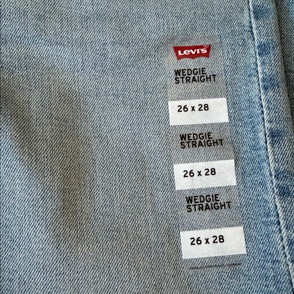 Levi's Women’s Light Blue Straight Jeans- Wedgie straight! Size 26x28 - Picture 2 of 11